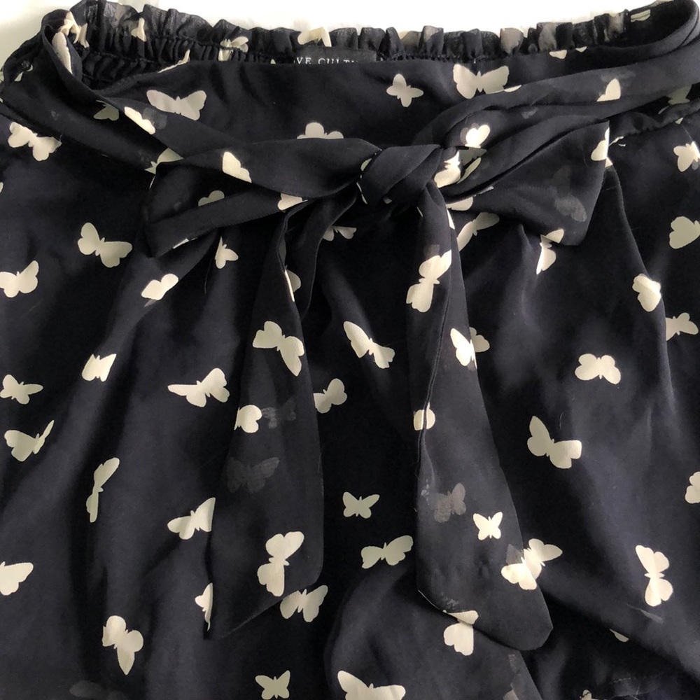 Flowy butterfly shorts - Picture 3 of 3